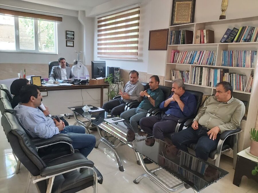 تقدیر از کارکنان بهزیستی بوکان در روز کارگر