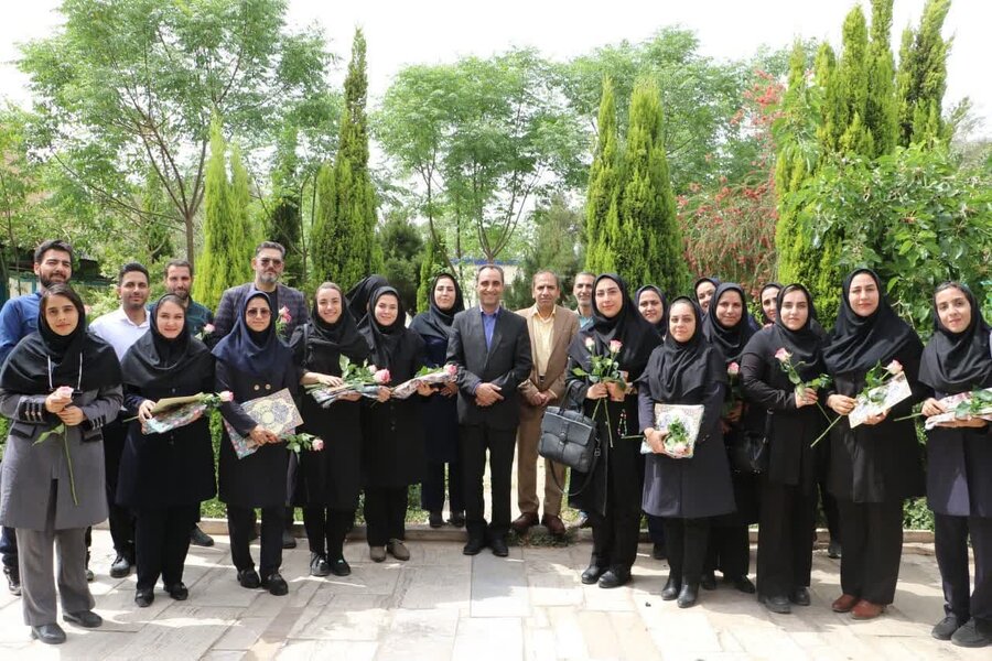 برگزاری جلسه مدیرکل بهزیستی استان یزد با کارشناسان اورژانس اجتماعی به مناسبت روز روانشناس