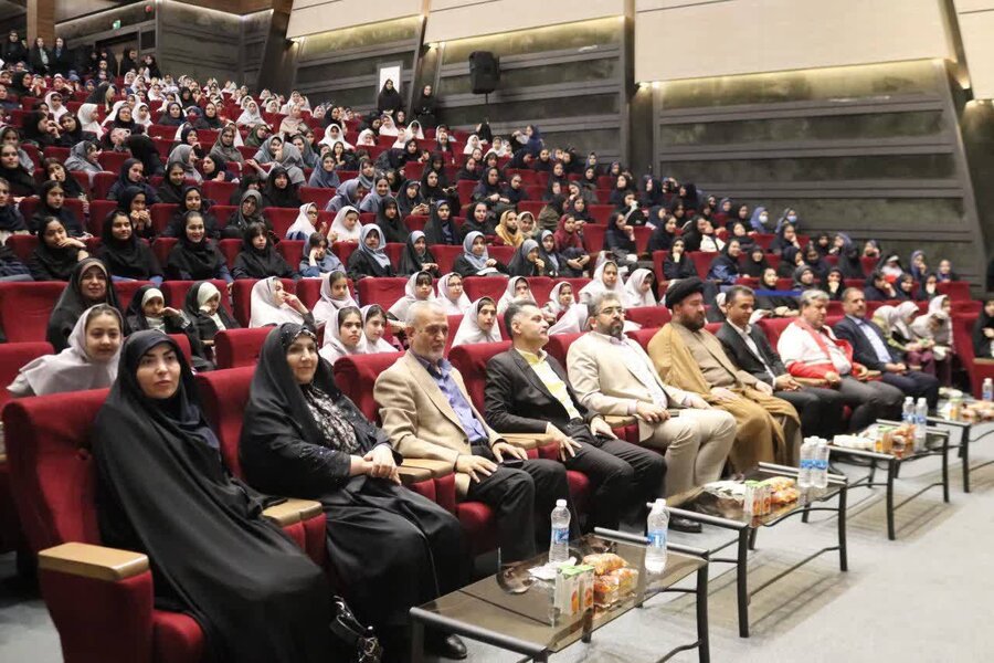 شهر قدس | مراسم روز دختر و پرچم گردانی امام رضا (ع) در باغ ملی برگزار شد