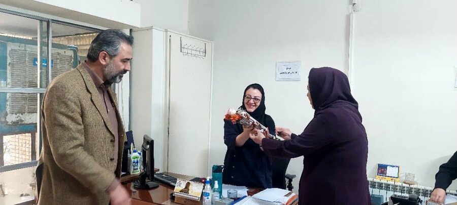 به مناسبت روز مشاور و روانشناس، روسای مراکز دولتی بهزیستی شهرستان تهران با حضور از زحمات و خدمات ارزنده کارکنان این مراکز در حوزه مشاوره و روانشناسی قدردانی کردند و بر اهمیت نقش مشاوران در ارتقاء سلام