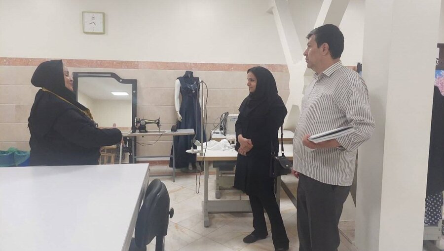 شهرری | بازدید معاون توسعه کارآفرینی و اشتغال بهزیستی شهرستان ری از آموزشگاه فنی‌ و حرفه‌ای