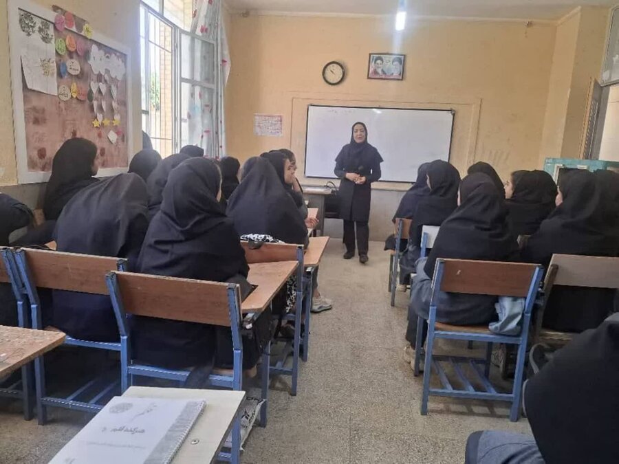 فیروزآباد |برگزاری کارگاه آموزشی پیشگیری از افسردگی و مدیریت افکار خودکشی