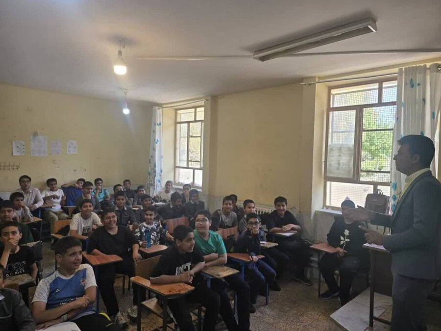 فیروزآباد |برگزاری کارگاه آموزشی کنترل خشم برای دانش‌آموزان پایه ششم در مدرسه شهید سلیمانی فیروزآباد