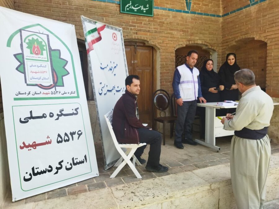 سنندج | برپایی میز خدمت در مسجد جامع