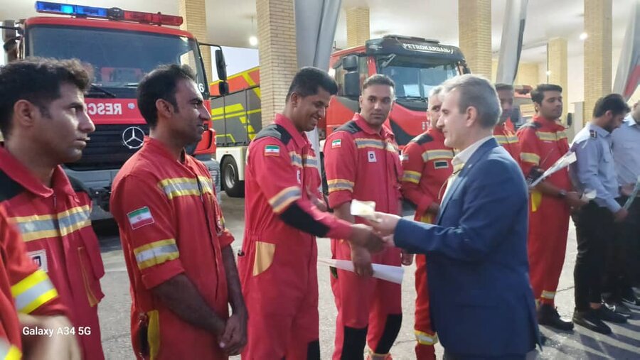 تقدیر از آتش‌نشانان حاضر در حادثه انفجار بندر شهید رجایی