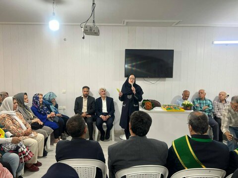 مراسم پرچم گردانی در سرای سالمندان سروش به مناسبت دهه ی کرامت و سالروز گرامیداشت حضرت احمدبن موسی شاهچراغ علیه السلام