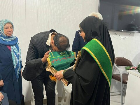 مراسم پرچم گردانی در سرای سالمندان سروش به مناسبت دهه ی کرامت و سالروز گرامیداشت حضرت احمدبن موسی شاهچراغ علیه السلام