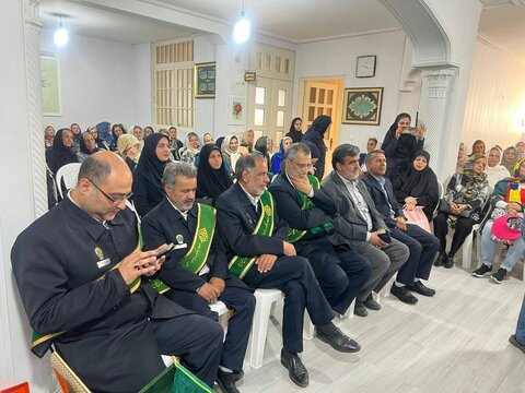 مراسم پرچم گردانی در سرای سالمندان سروش به مناسبت دهه ی کرامت و سالروز گرامیداشت حضرت احمدبن موسی شاهچراغ علیه السلام