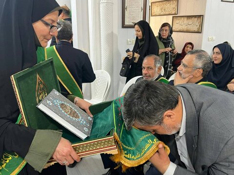 مراسم پرچم گردانی در سرای سالمندان سروش به مناسبت دهه ی کرامت و سالروز گرامیداشت حضرت احمدبن موسی شاهچراغ علیه السلام