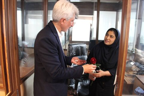 گزارش تصویری|تقدیر مدیر کل و معاون سلامت اجتماعی بهزیستی فارس از مشاوران و روانشناسان 1480