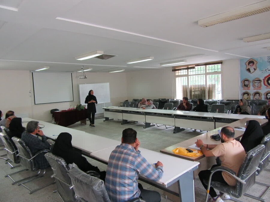 کارگاه آموزشی فرزندپذیری در بهزیستی شهرستان تربت حیدریه برگزار شد