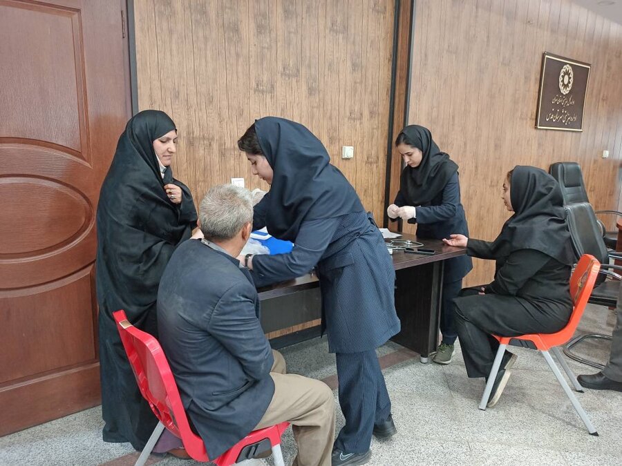 شهر قدس | اجرای برنامه غربالگری سلامت کارکنان و مددجویان