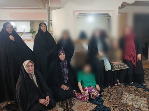 همزمان با سالروز ولادت حضرت معصومه (س) و روز دختر از دختران جامعه هدف بهزیستی چهارباغ تقدیر شد