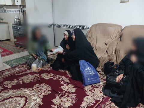 همزمان با سالروز ولادت حضرت معصومه (س) و روز دختر از دختران جامعه هدف بهزیستی چهارباغ تقدیر شد