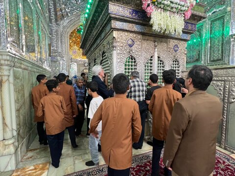 گزارش تصویری|مراسم گلباران و عطر افشانی حرم مطهر شاهچراغ علیه السلام با حضور خادمین کوچک-صاحبدلان بزرگ