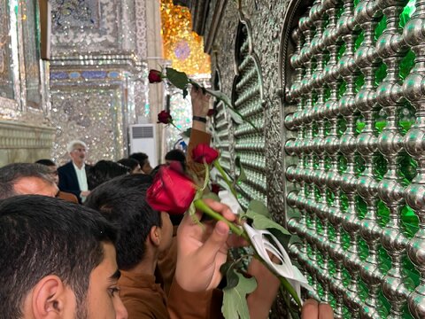 گزارش تصویری|مراسم گلباران و عطر افشانی حرم مطهر شاهچراغ علیه السلام با حضور خادمین کوچک-صاحبدلان بزرگ