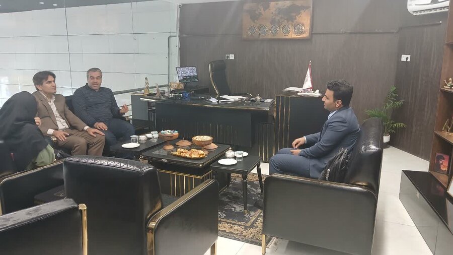 «شهر فرش و مبل دنج» ۱۴۰ تخته فرش به زوج‌های تحت پوشش بهزیستی سنندج اهدا می‌کند