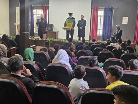 آیین پرچم‌گردانی متبرک حرم رضوی با حضور کودکان کار تهران 