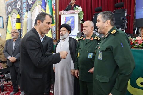 واگذاری ۴۸ ویلچر برقی به معلولان تحت پوشش بهزیستی استان بوشهر با مشارکت قرارگاه بسیج سازندگی سپاه