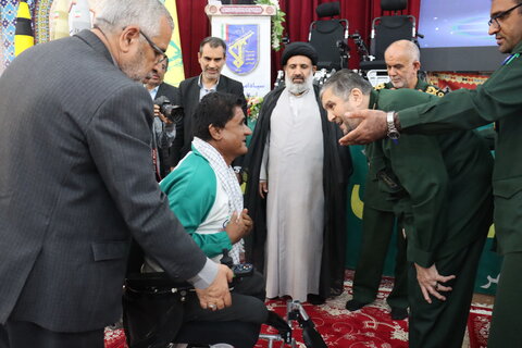 واگذاری ۴۸ ویلچر برقی به معلولان تحت پوشش بهزیستی استان بوشهر با مشارکت قرارگاه بسیج سازندگی سپاه