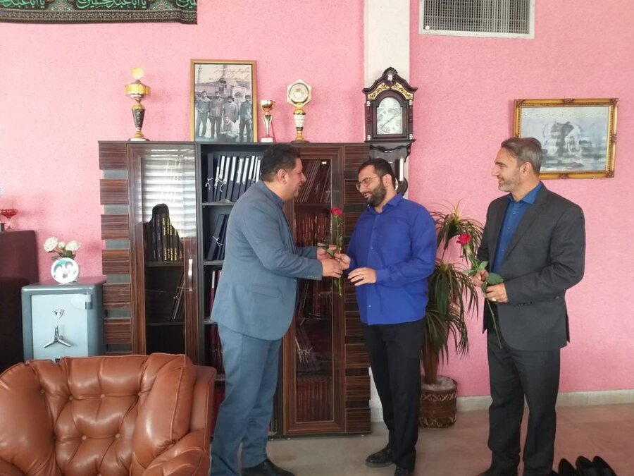 پردیس I حضور سرپرست اداره بهزیستی در مدارس به مناسبت گرامیداشت روز معلم پردیس I حضور سرپرست اداره بهزیستی در مدارس به مناسبت گرامیداشت روز معلم