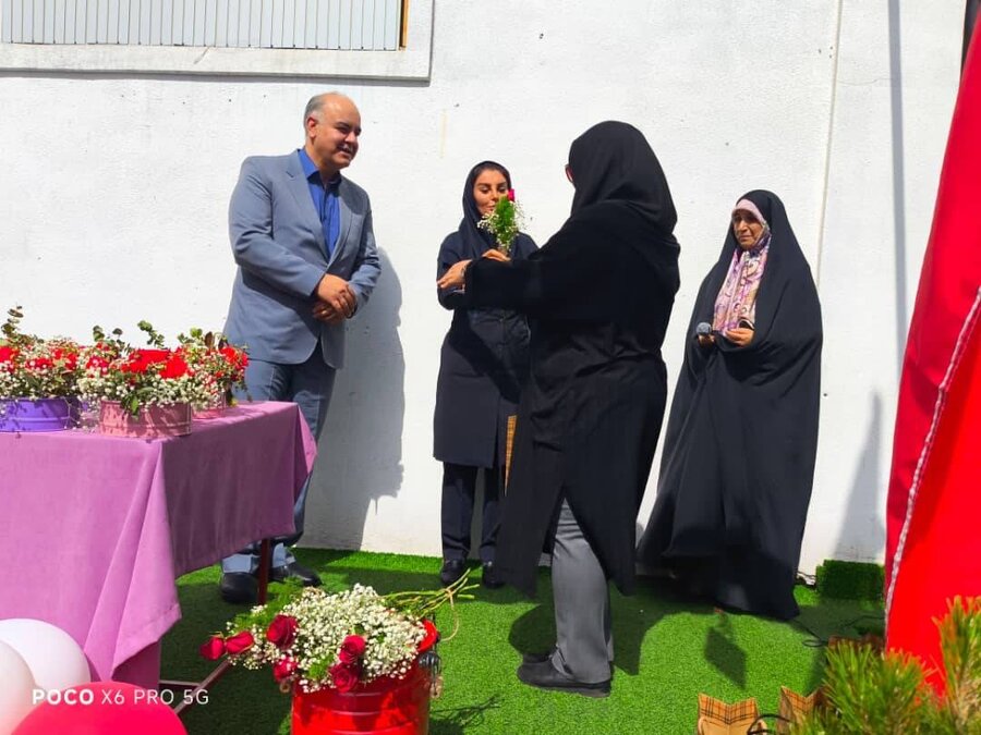 شهرستان تهران | تقدیر مدیر بهزیستی از معلمین مدرسه خوشنویسان به مناسبت روز معلم