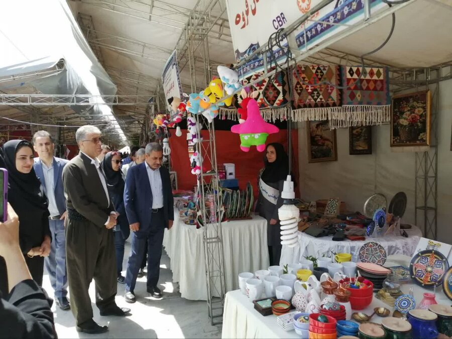 نمایشگاه دستاوردهای هنری و صنایع دستی توانخواهان کردستان در مریوان گشایش یافت
