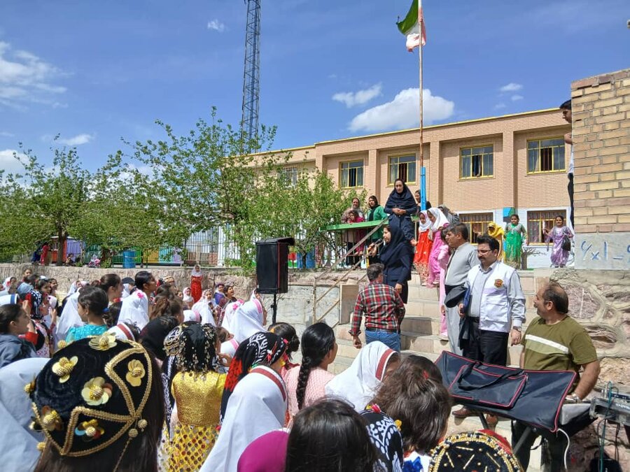 آموزش خودمراقبتی و معرفی اورژانس اجتماعی در مدارس دخترانه سنندج