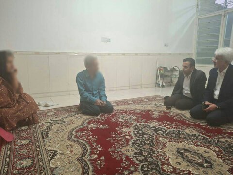 گزارش تصویری|بازدید مدیرکل و معاون مشارکت های مردمی بهزیستی فارس از منزل مددجویان در مناطق حاشیه شهر شیراز