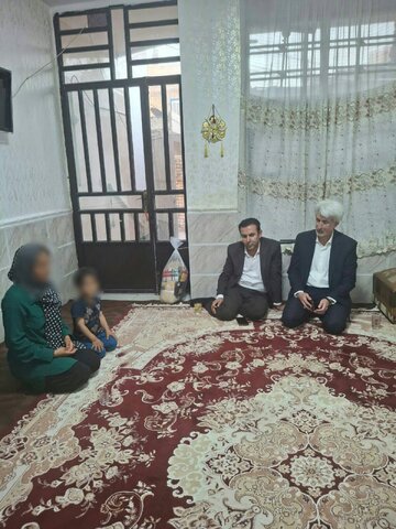 گزارش تصویری|بازدید مدیرکل و معاون مشارکت های مردمی بهزیستی فارس از منزل مددجویان در مناطق حاشیه شهر شیراز