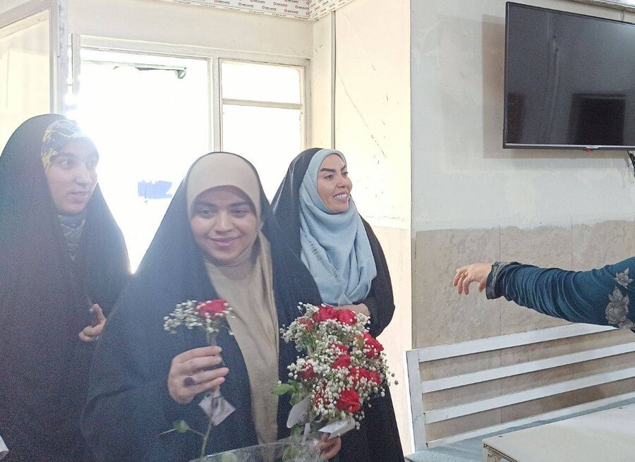 شهر قدس | دیدار رئیس بهزیستی شهرستان با دختران مرکز نگهداری معلولین ذهنی