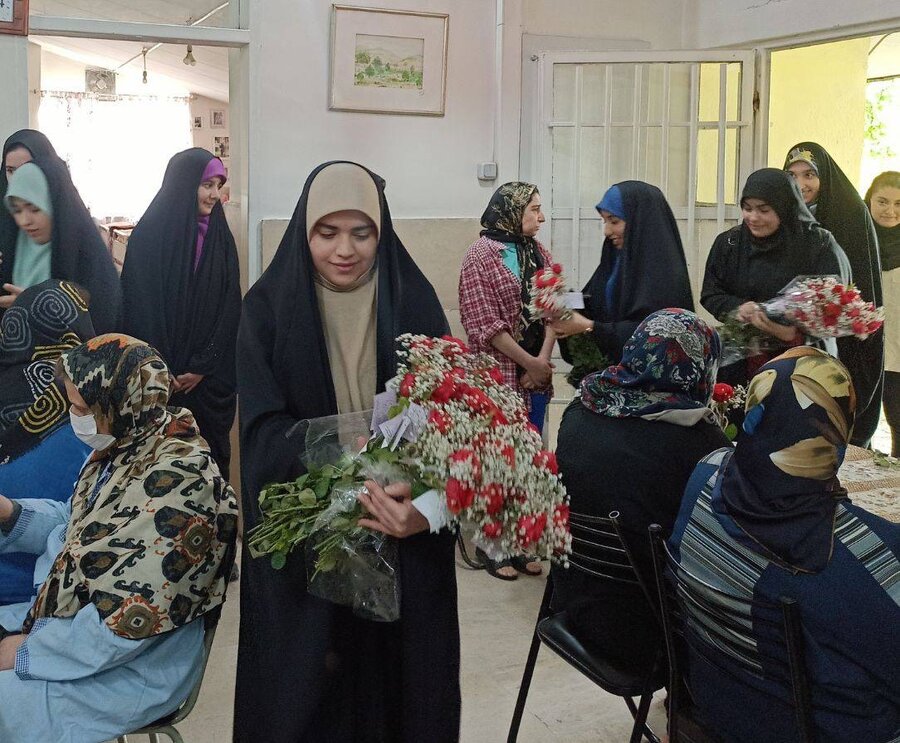 شهر قدس | دیدار رئیس بهزیستی شهرستان با دختران مرکز نگهداری معلولین ذهنی