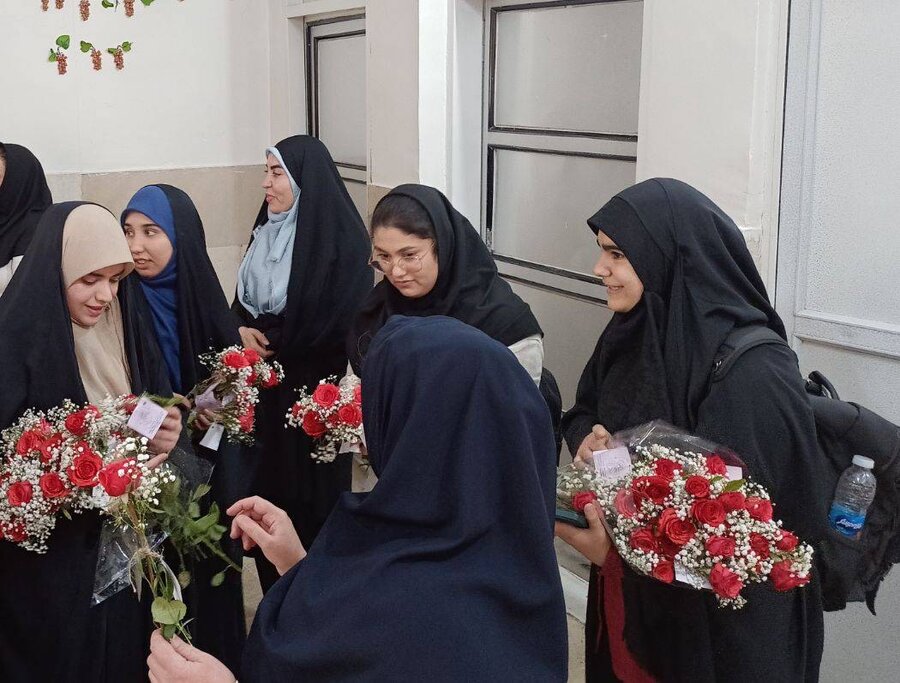 شهر قدس | دیدار رئیس بهزیستی شهرستان با دختران مرکز نگهداری معلولین ذهنی