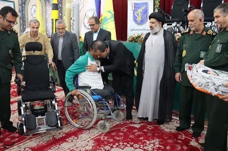 رسانه| بسیج سازندگی بوشهر ۴۸ دستگاه ویلچر برقی به معلولان اهدا کرد