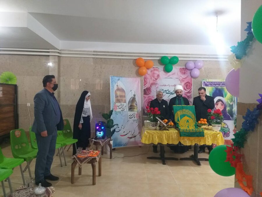 پردیس | آئین پرچم گردانی حرم مطهر رضوی در مراکز تحت نظارت بهزیستی شهرستان