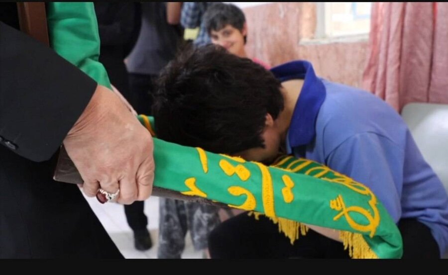 شهرستان تهران| با هم ببینیم | مراسم پرچم‌گردانی خادمین حرم رضوی در مرکز خیریه بنا برگزار شد