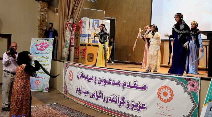 اهدای ۶۲ سری جهیزیه به زوجهای تحت پوشش بهزیستی کردستان در دهه کرامت