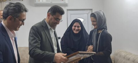 نکا| تجلیل سرپرست فرمانداری نکا از هنرمند دارای معلولیت نکایی