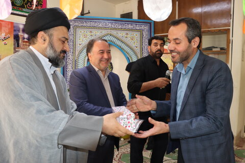 گزارش تصویری ا  آیین پرچم‌گردانی و گرامیداشت میلاد امام رضا (ع)