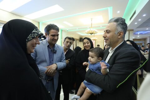 آئین واگذاری همزمان 30 کودک به خانواده های فرزندپذیر