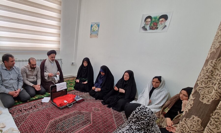 مشارکت رئیس و کارکنان بهزیستی چالدران در بازسازی حرم های مطهر در عراق