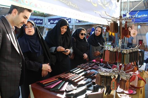 بازدید مدیرکل بهزیستی البرز از غرفه توانخواهان مرکز عرفان در نمایشگاه گل بهاره ساوجبلاغ