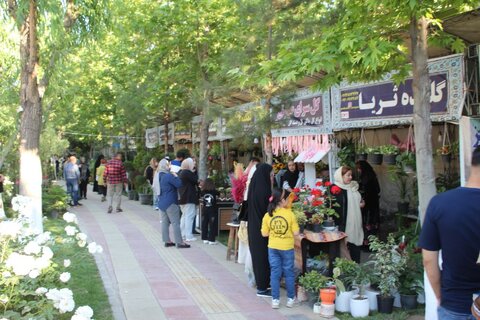 بازدید مدیرکل بهزیستی البرز از غرفه توانخواهان مرکز عرفان در نمایشگاه گل بهاره ساوجبلاغ