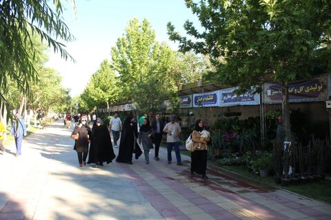بازدید مدیرکل بهزیستی البرز از غرفه توانخواهان مرکز عرفان در نمایشگاه گل بهاره ساوجبلاغ