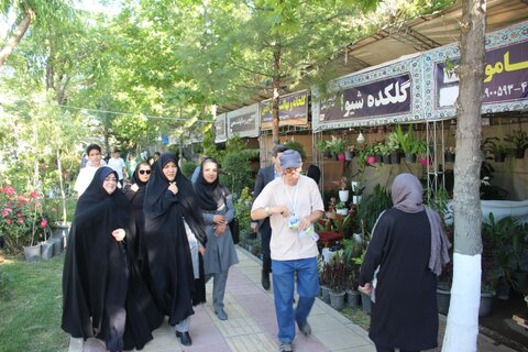 بازدید مدیرکل بهزیستی البرز از غرفه توانخواهان مرکز عرفان در نمایشگاه گل بهاره ساوجبلاغ