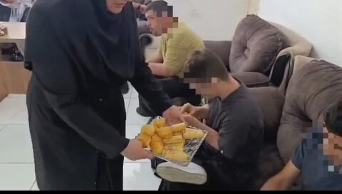 مراسم ولادت امام رضا علیه‌السلام در مرکز توانبخشی و حرفه آموزی "پرتو مهر" برگزار شد