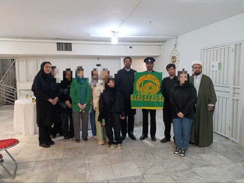 مراسم پرچم‌گردانی متبرک امام رضا علیه السلام در مرکز شبه خانواده حضرت فاطمه (س)