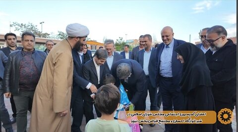 ببینیم | حضور اعضای کمیسیون اجتماعی مجلس شورای اسلامی در شیرخوارگاه احسان و مجتمع فیاض بخش تبریز