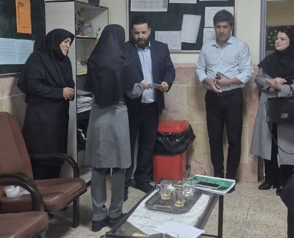 بهارستان | حضور رئیس اداره بهزیستی در مدرسه الزهرا نسیم شهر