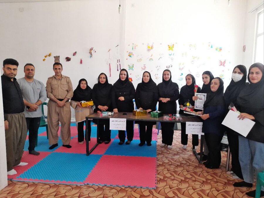 تجلیل بهزیستی کامیاران از مربیان مرکز توانبخشی چندمعلولیتی راهین